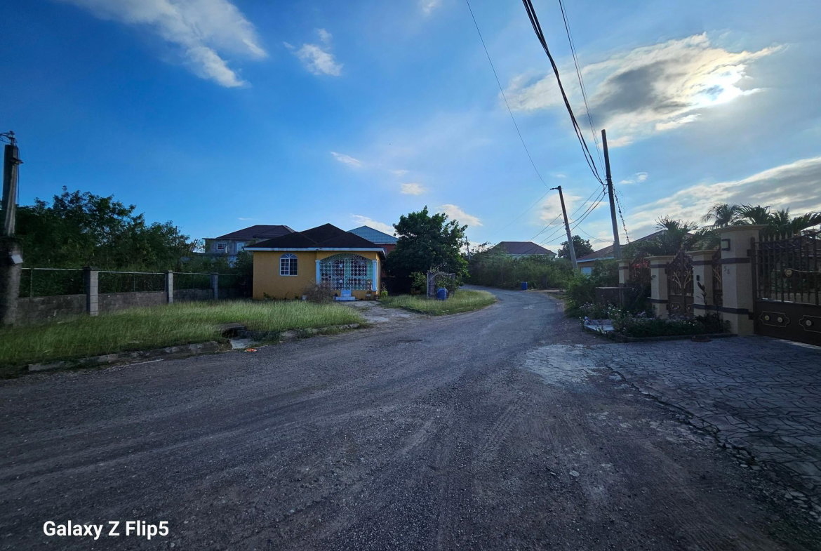 Twentieth image of Mineral Heights Manor in May Pen, Clarendon, Jamaica - property is For Sale