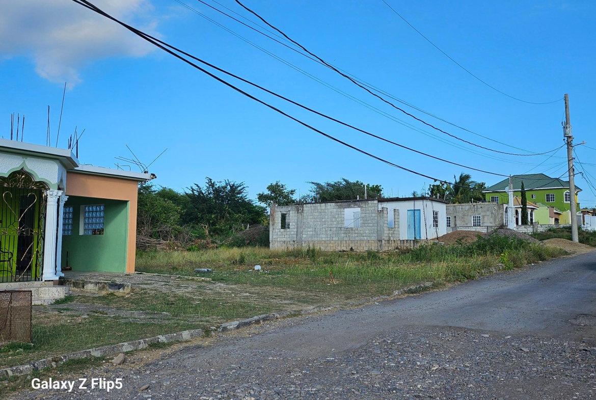 Twenty-Second image of Mineral Heights Manor in May Pen, Clarendon, Jamaica - property is For Sale