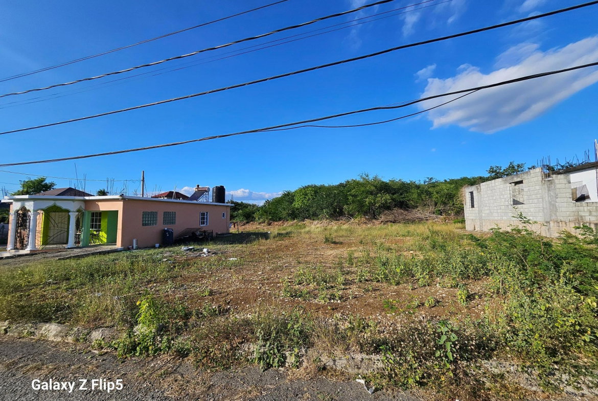 Sixth image of Mineral Heights Manor in May Pen, Clarendon, Jamaica - property is For Sale