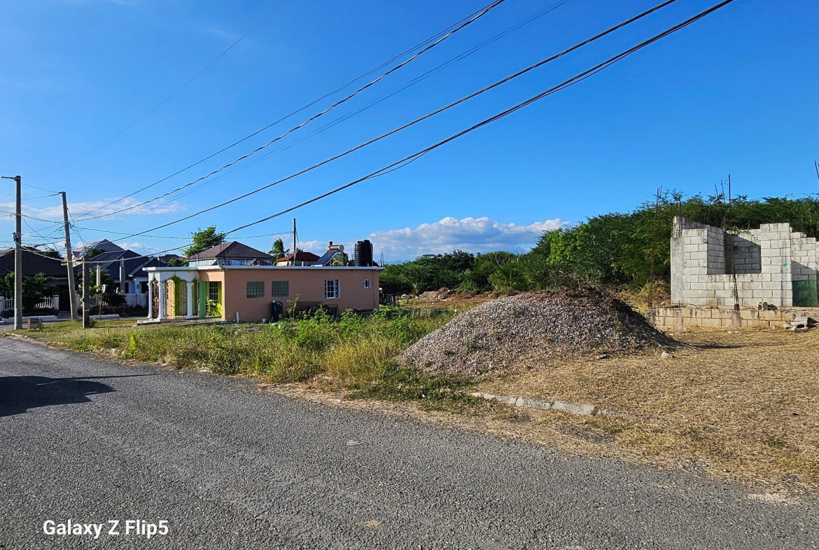 Ninth image of Mineral Heights Manor in May Pen, Clarendon, Jamaica - property is For Sale