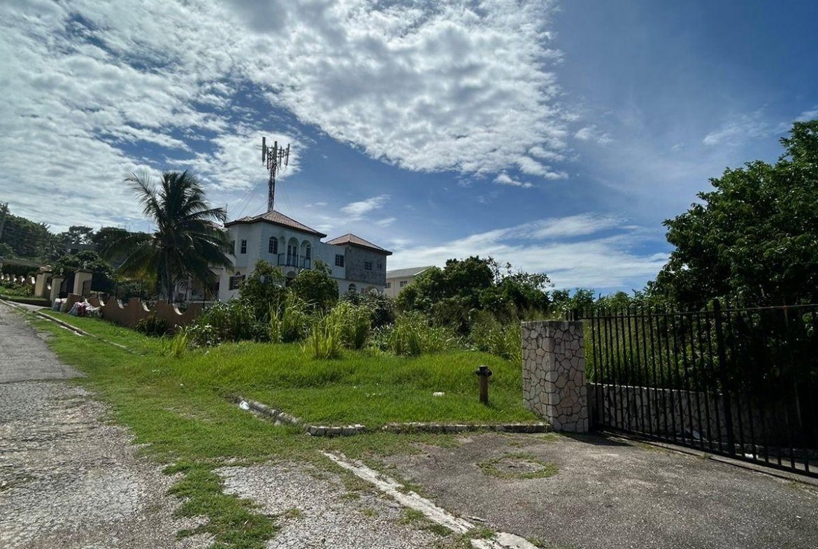 Seventh image of Red Birch Crescent in Ironshore, St. James, Jamaica - property is For Sale