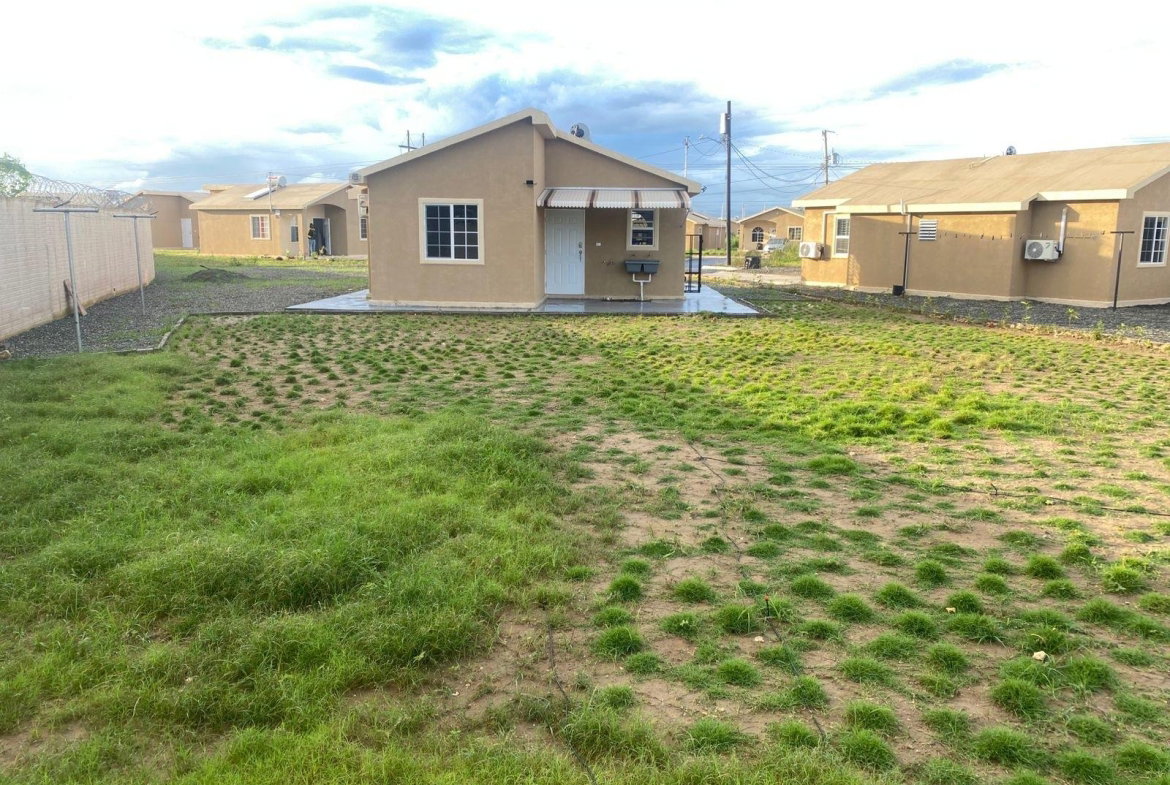 Ninth image of 636 Phoenix Park Village in Greater Portmore, St. Catherine, Jamaica - property is For Rent