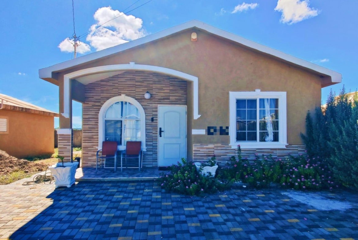 First image of 32 Tamarind Crescent in Phoenix Park, St. Catherine, Jamaica - property is For Sale