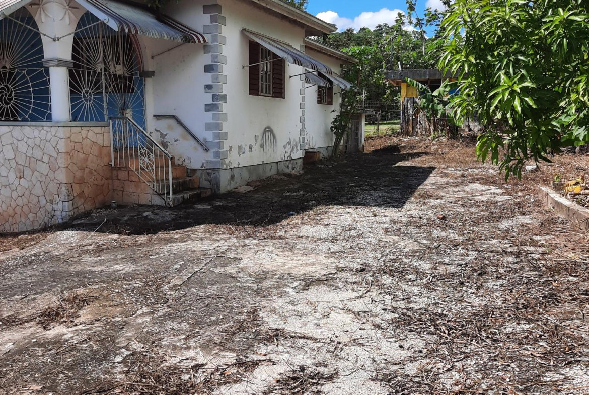 Fifth image of Royal Flat, Manchester in Mandeville, Manchester, Jamaica - property is For Sale
