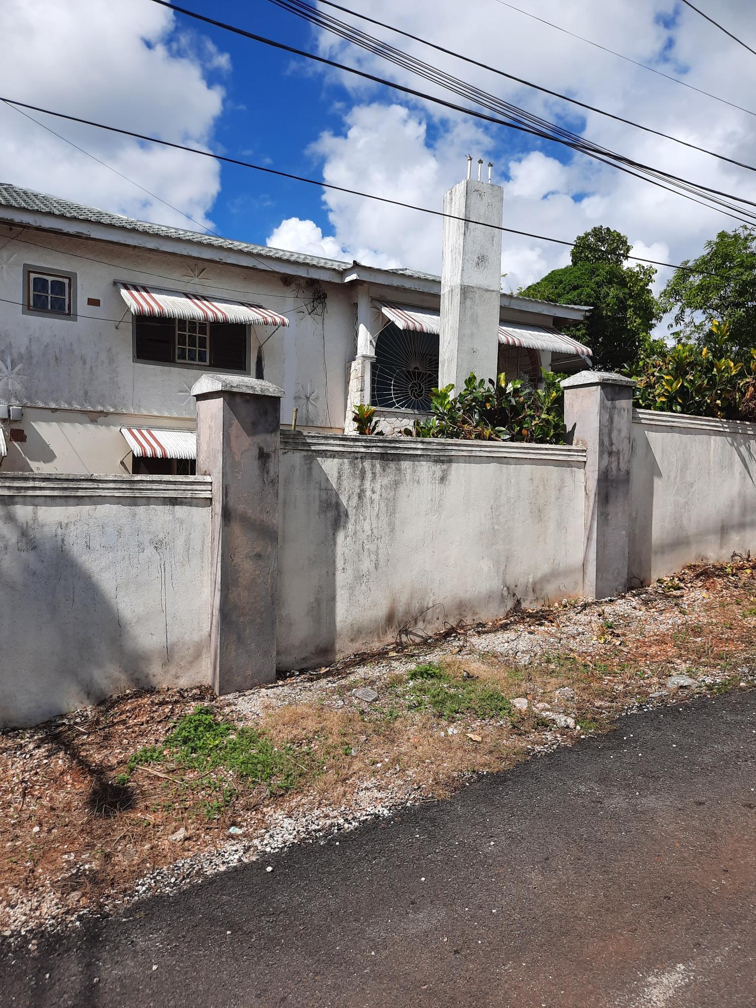 Spacious-6-Bedroom-House-for-Sale-in-Royal-Flat-Manchester Seventh image of Royal Flat, Manchester in Mandeville, Manchester, Jamaica - property is For Sale