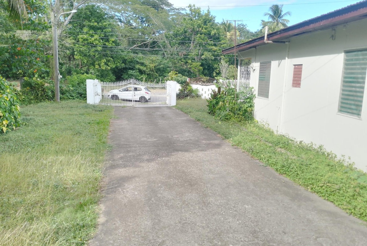 Seventh image of Linstead Main Road in Linstead, St. Catherine, Jamaica - property is For Sale