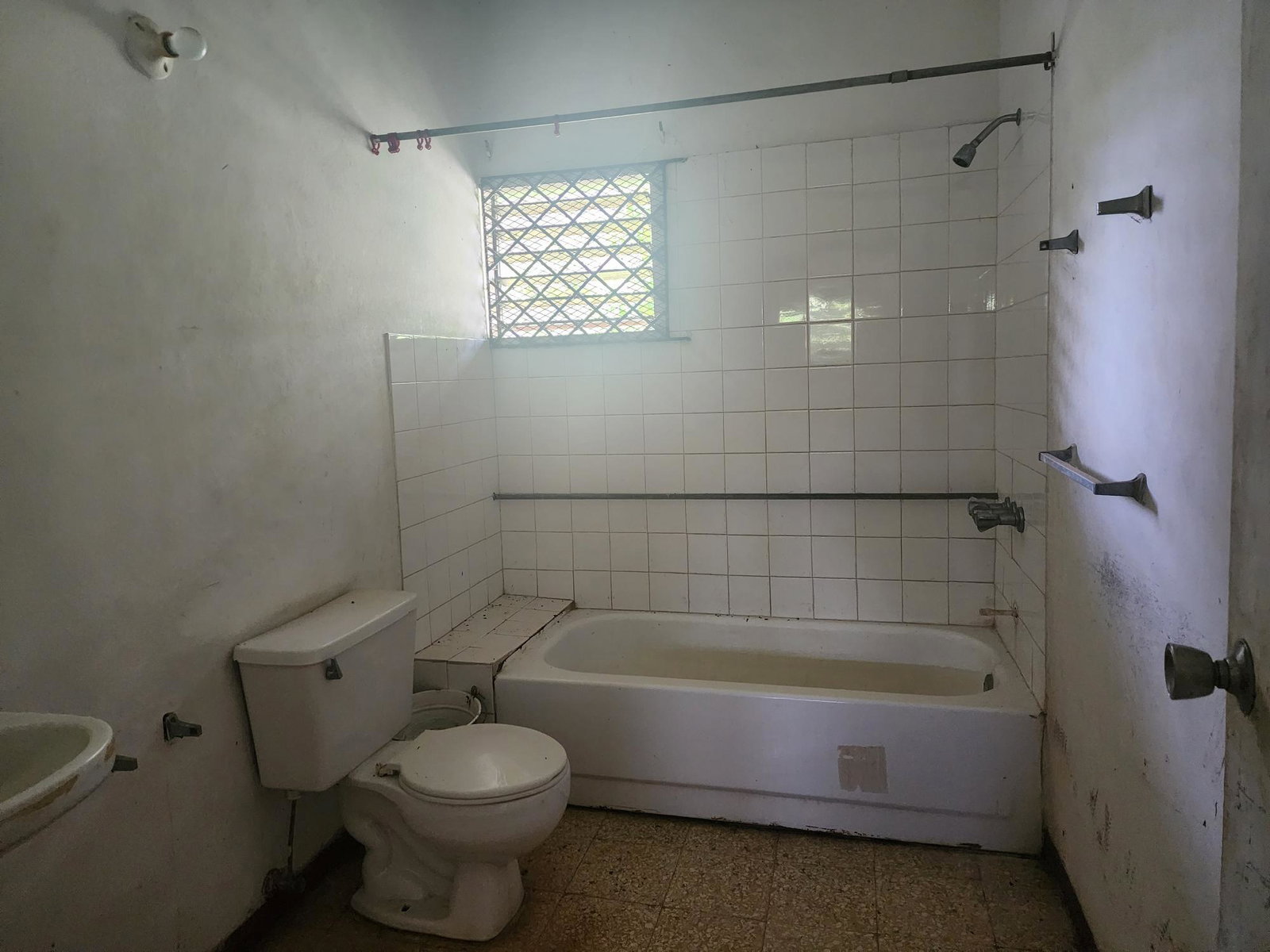 Spacious-Fixer-Upper-Home-for-Sale-in-Cheesefield-Linstead Thirteenth image of Cheesefield in Cheesefield, St. Catherine, Jamaica - property is For Sale