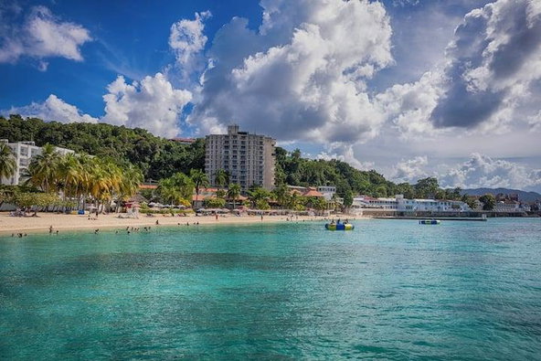 Ninth image of 304- 11 Queens Dr, St. James in Montego Bay, St. James, Jamaica - property is For Sale