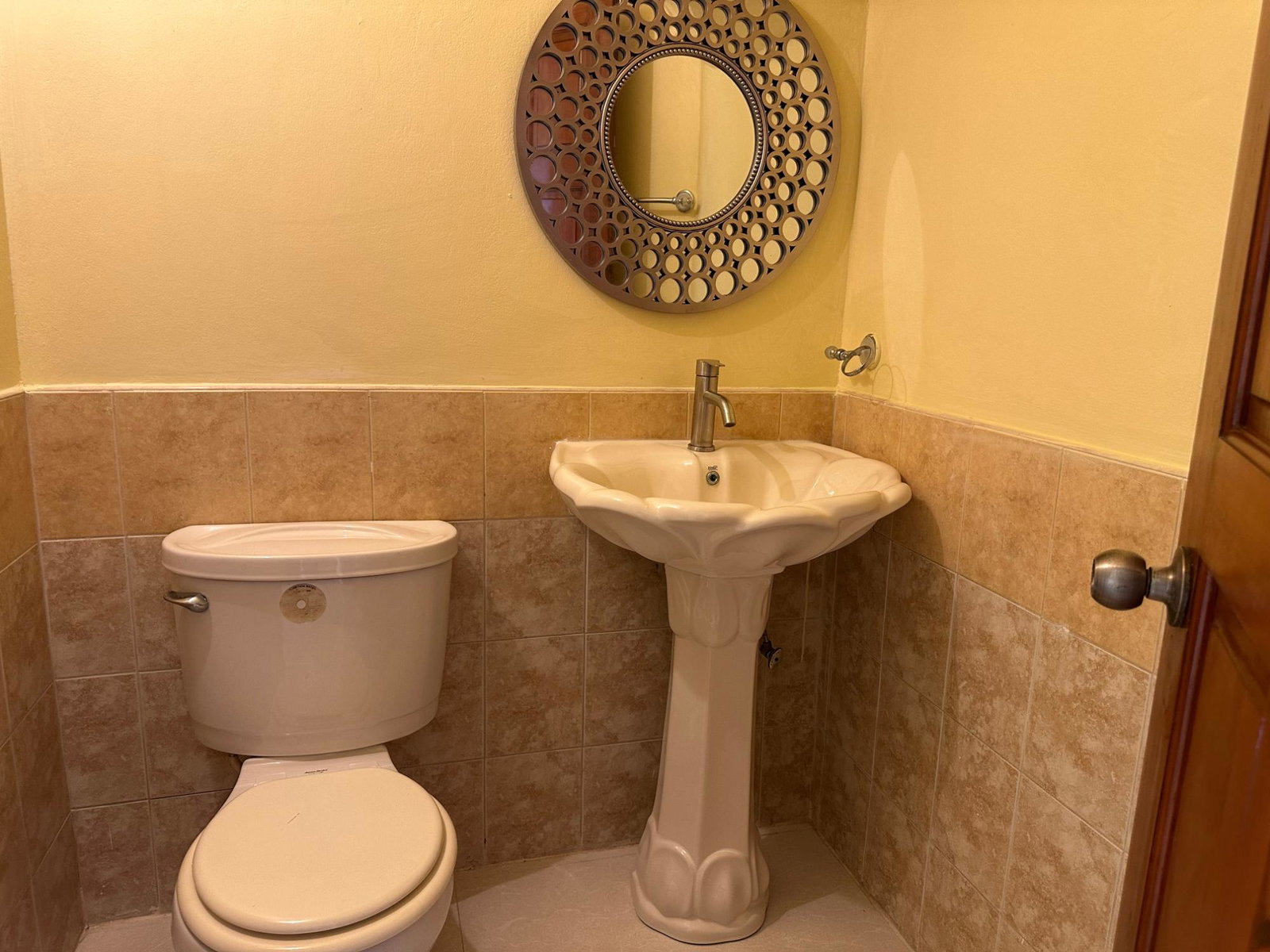 Eleventh image of 17 Dillsbury Avenue, Kingsto in Kingston 6, St. Andrew, Jamaica - property is For Rent