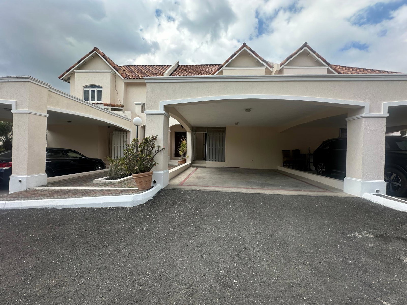 Third image of 17 Dillsbury Avenue, Kingsto in Kingston 6, St. Andrew, Jamaica - property is For Rent