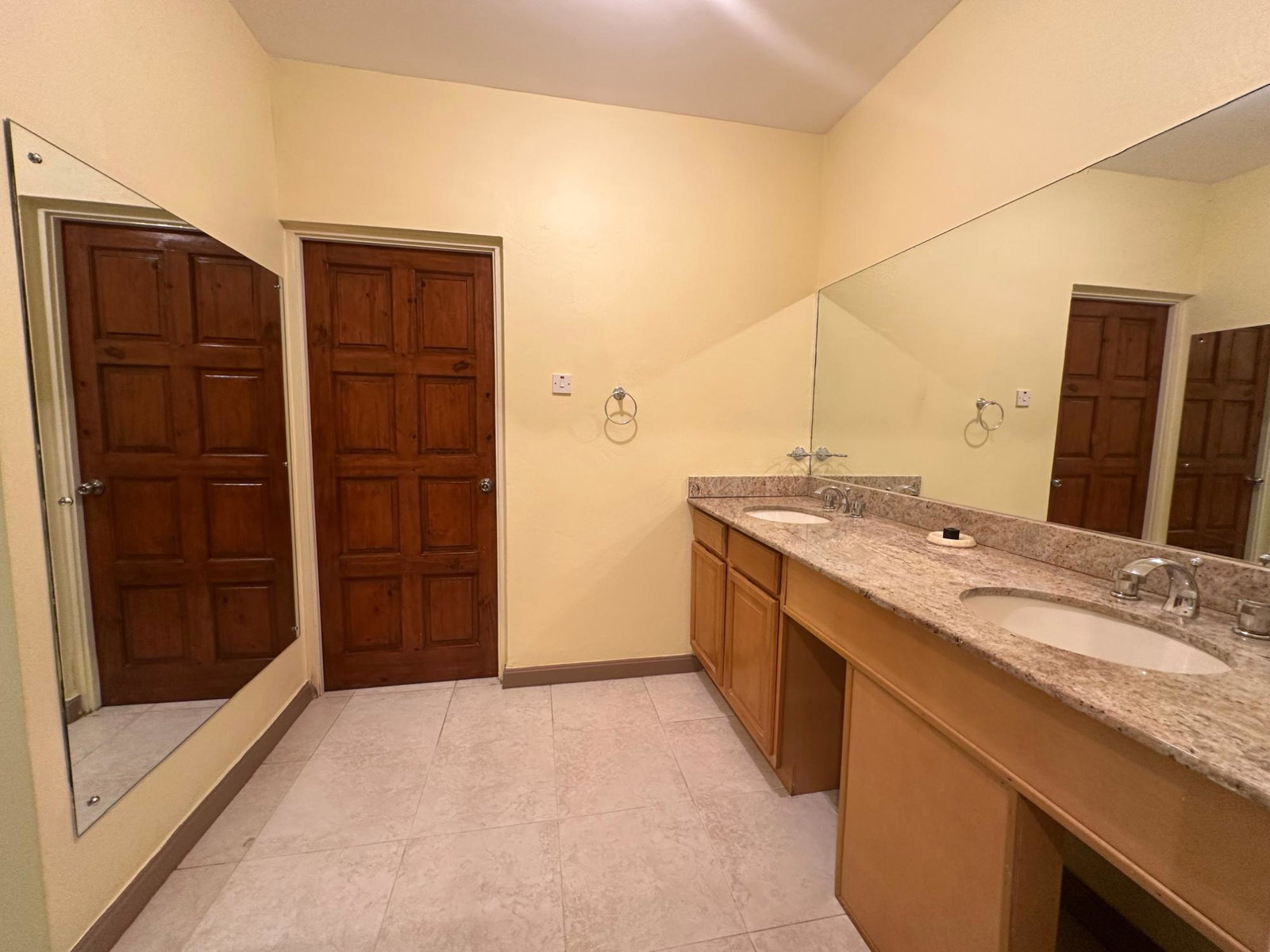 Twenty-First image of 17 Dillsbury Avenue, Kingsto in Kingston 6, St. Andrew, Jamaica - property is For Rent