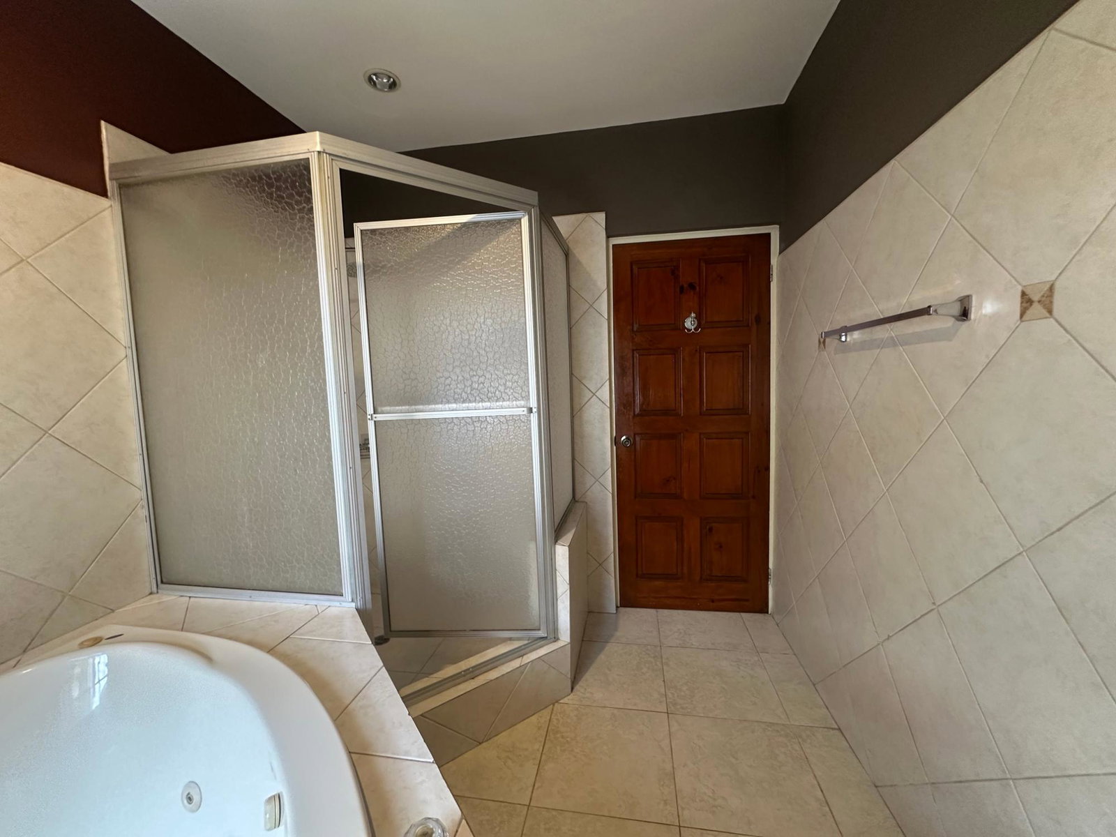 Seventh image of 17 Dillsbury Avenue, Kingsto in Kingston 6, St. Andrew, Jamaica - property is For Rent