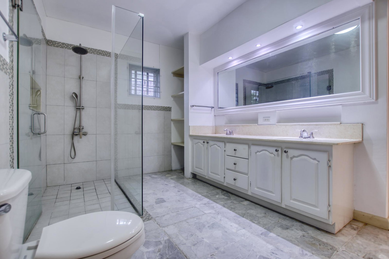 Twentieth image of Manor Park Drive in Kingston 8, St. Andrew, Jamaica - property is For Rent