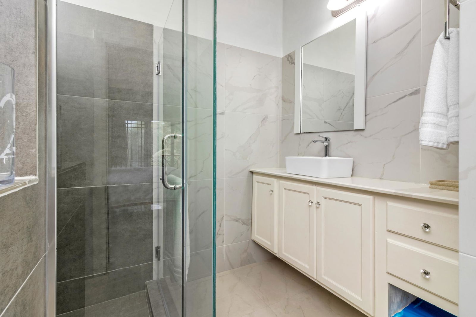 Stunning-Penthouse-Apartment-for-Sale-in-Crystal-Cove-Villas-Ocho-Rios Seventeenth image of B3-121 Crystal Cove, Main Street in Ocho Rios, St. Ann, Jamaica - property is For Sale