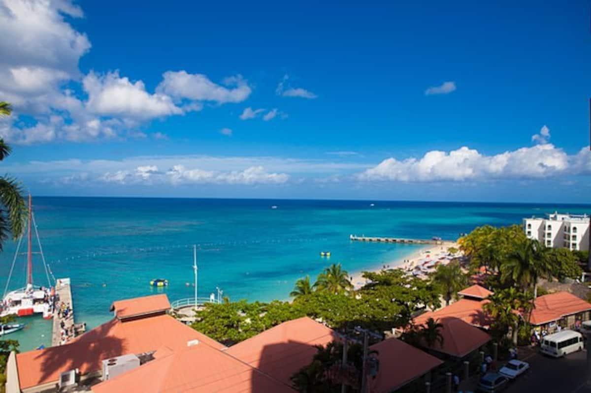 Stunning-Studio-Apartment-for-Sale-in-Montego-Bay-Jamaica Second image of 608- 11 Queens Dr, St. James in Montego Bay, St. James, Jamaica - property is For Sale