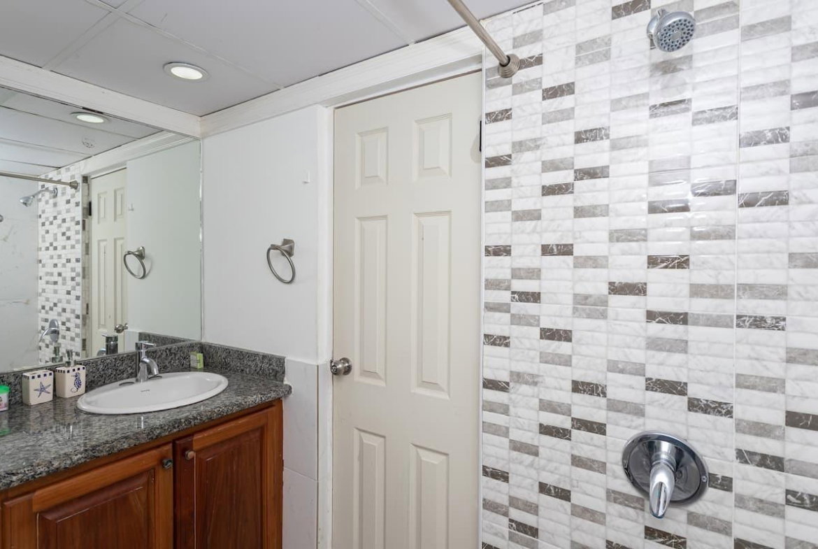Seventh image of 608- 11 Queens Dr, St. James in Montego Bay, St. James, Jamaica - property is For Sale