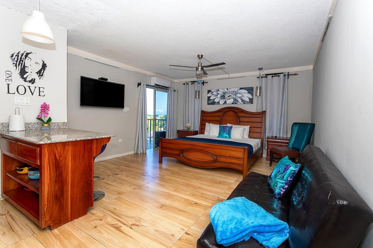 Eighth image of 808- 11 Queen's Dr, St. James in Montego Bay, St. James, Jamaica - property is For Sale