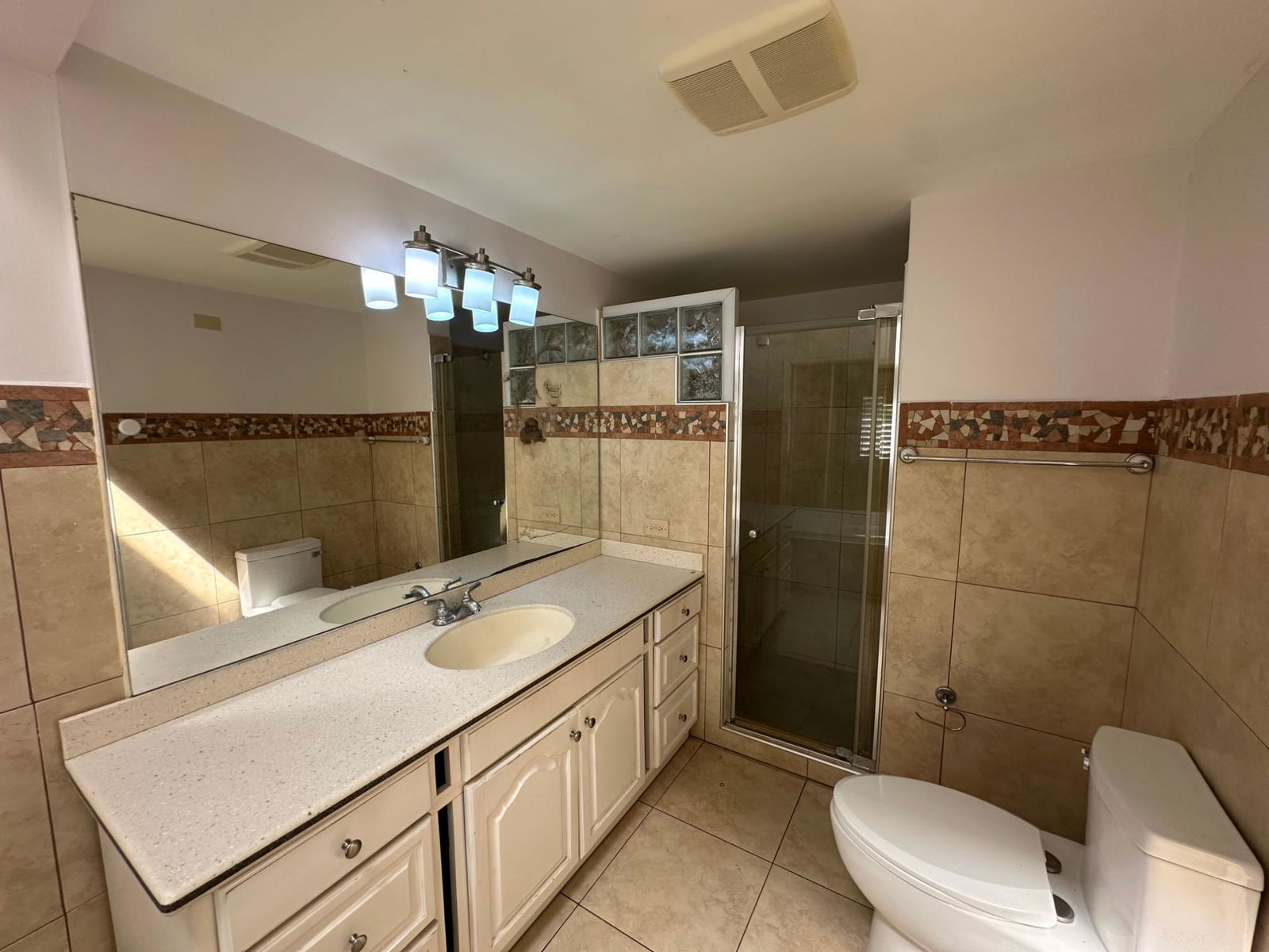 Stunning-Townhouse-for-Sale-in-Jacks-Hill-Mews-Kingston-6 Twenty-Third image of 17-2 Jacks Hill Road in Kingston 6, St. Andrew, Jamaica - property is For Sale