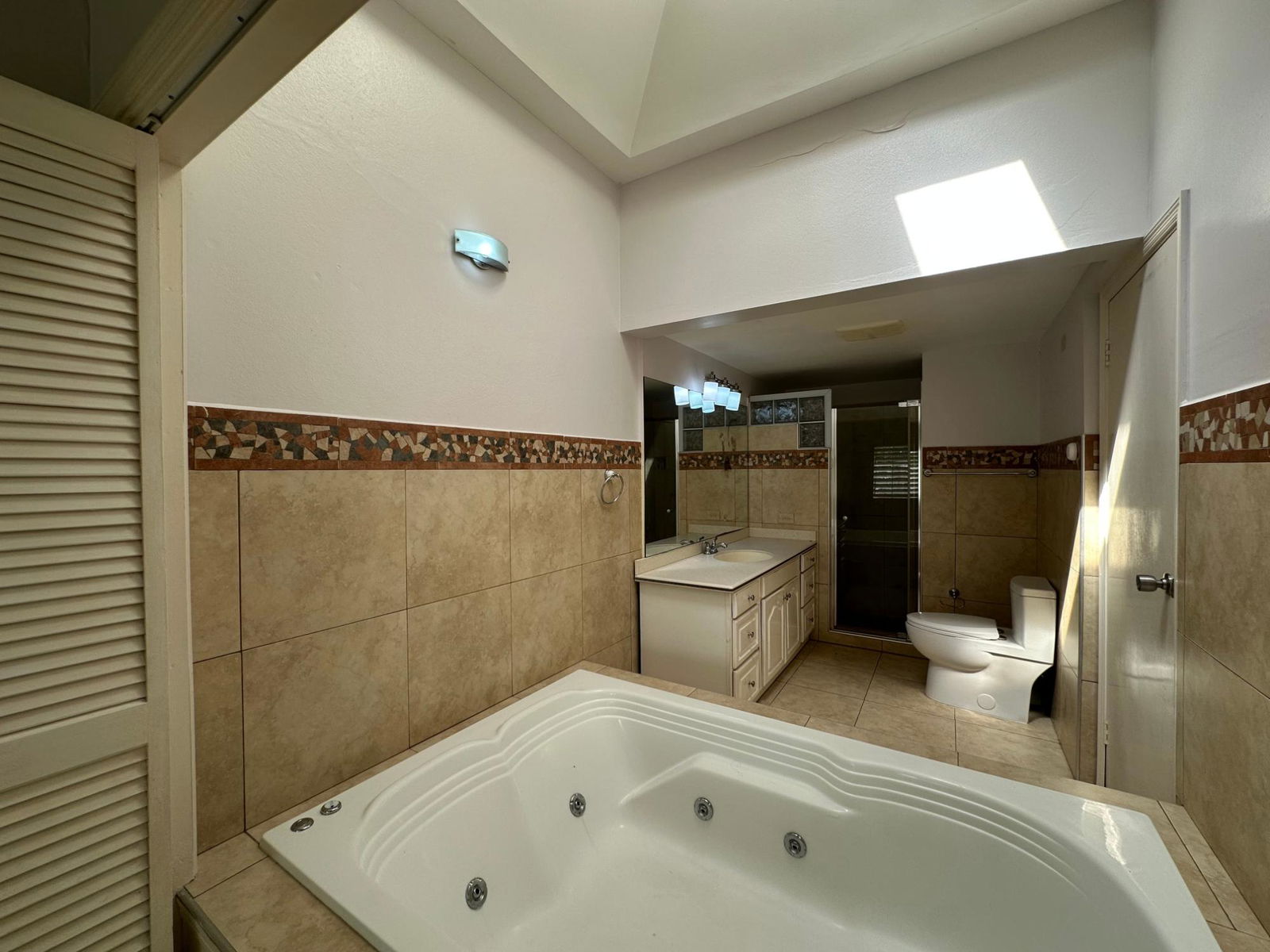 Stunning-Townhouse-for-Sale-in-Jacks-Hill-Mews-Kingston-6 Twenty-Eighth image of 17-2 Jacks Hill Road in Kingston 6, St. Andrew, Jamaica - property is For Sale