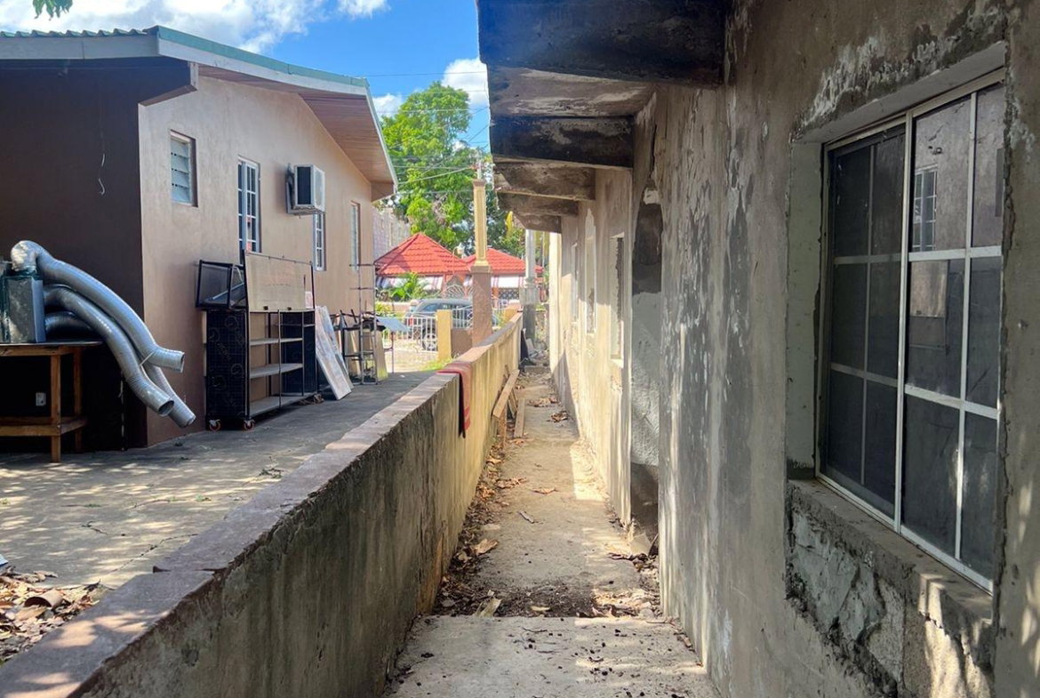Second image of Iron Circle in Mineral Heights, Clarendon, Jamaica - property is For Sale