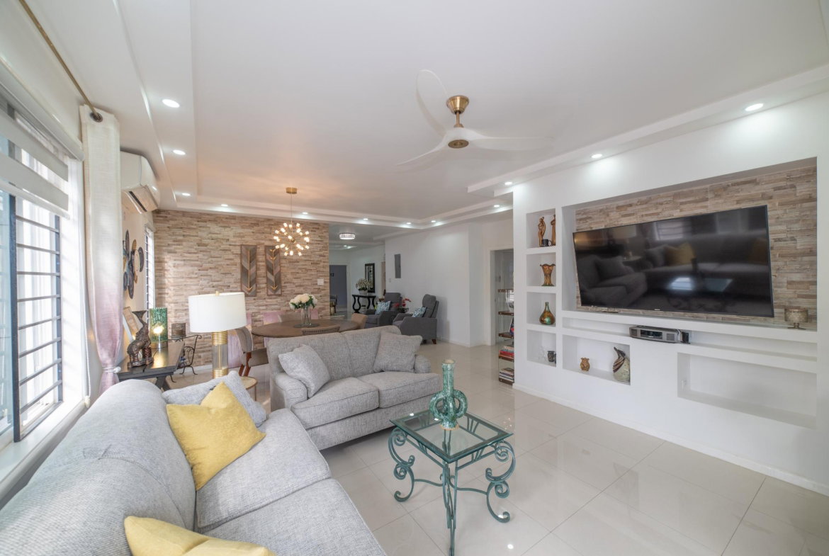 Fifth image of 13-7 Degenhart Close in Kingston 6, St. Andrew, Jamaica - property is For Sale