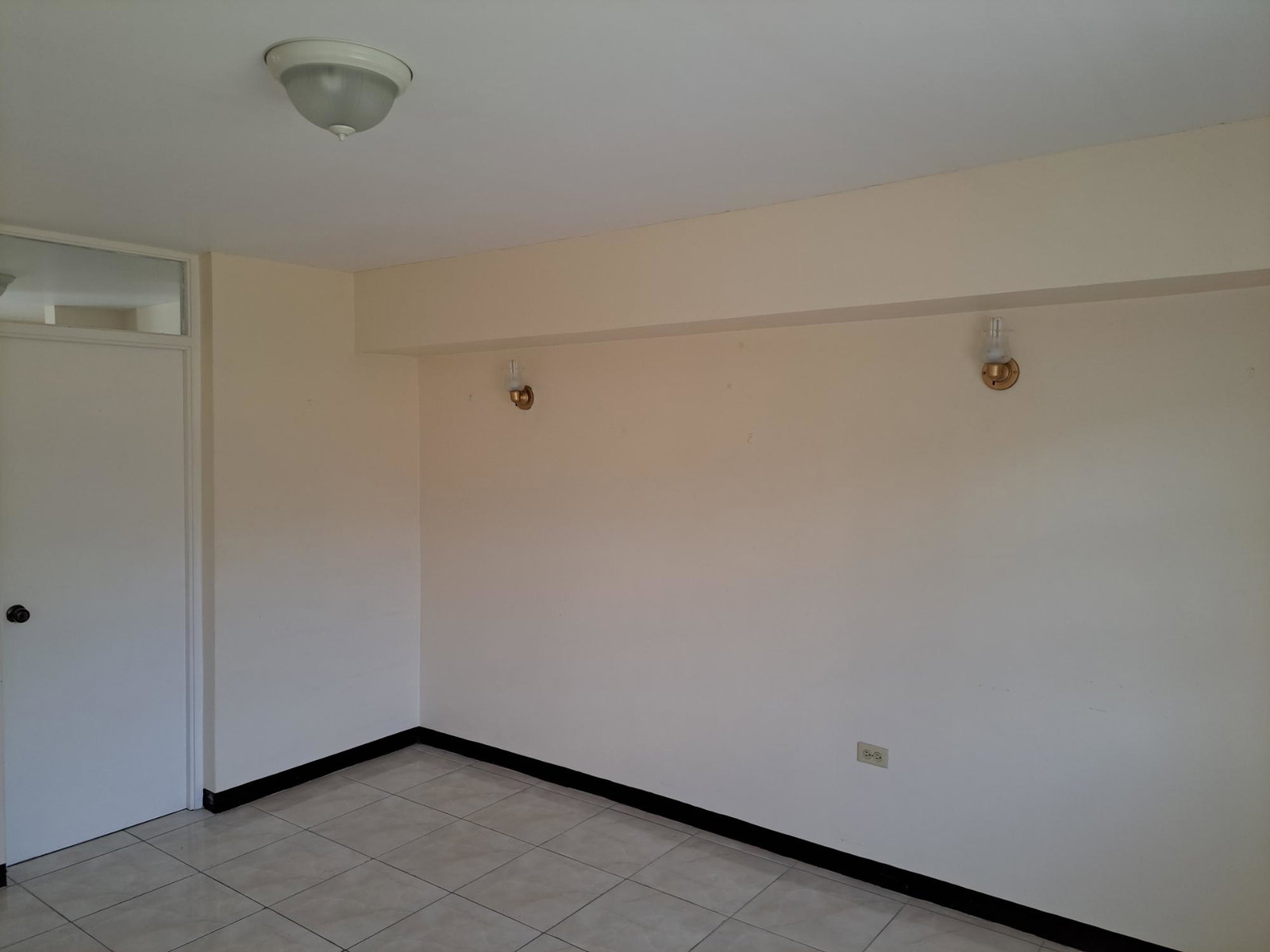 Charming-2-Bedroom-Townhouse-for-Rent-in-Charlton-Manor-St.-Andrew Fifteenth image of 4 Brickell Mews in Kingston 8, St. Andrew, Jamaica - property is For Rent