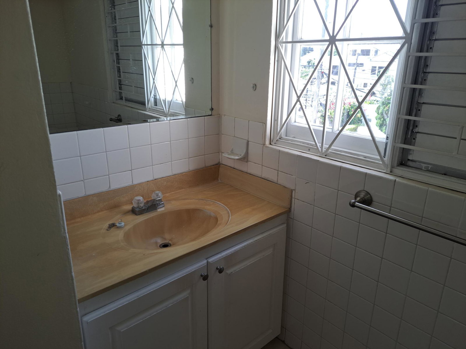 Charming-2-Bedroom-Townhouse-for-Rent-in-Charlton-Manor-St.-Andrew Seventeenth image of 4 Brickell Mews in Kingston 8, St. Andrew, Jamaica - property is For Rent