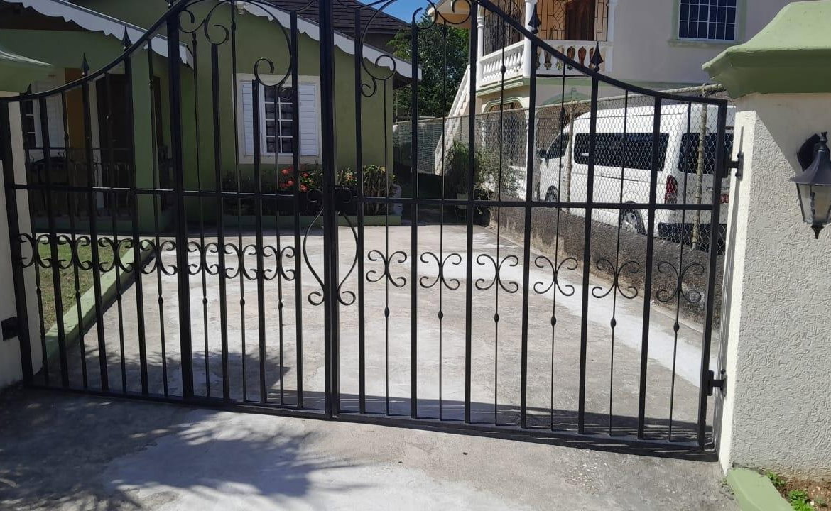 Second image of 10 Seashore Place in Bogue Village, St. James, Jamaica - property is For Rent