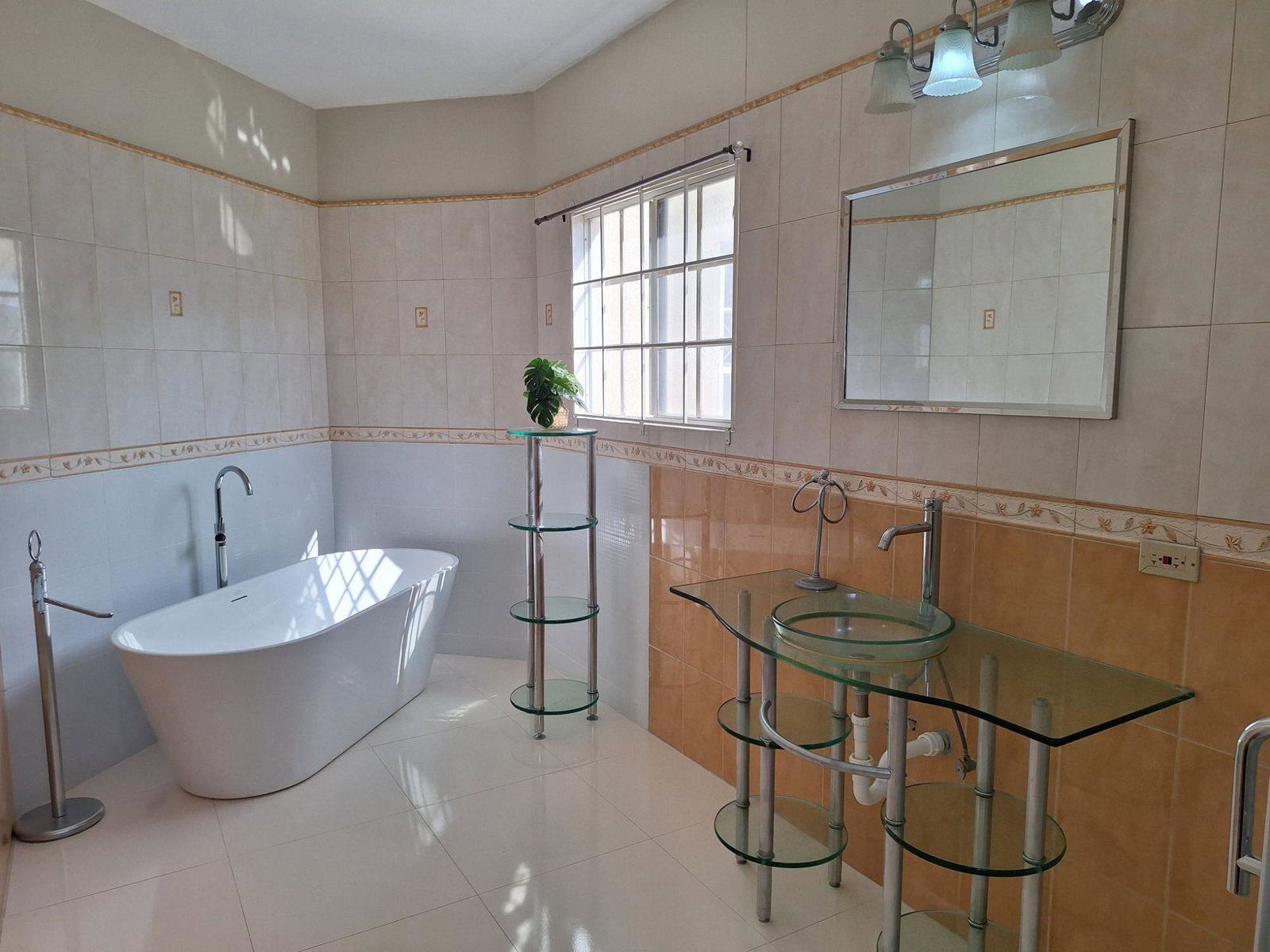 Sixteenth image of Apt A2-lot 39 st James Close in Montego Bay, St. James, Jamaica - property is For Rent