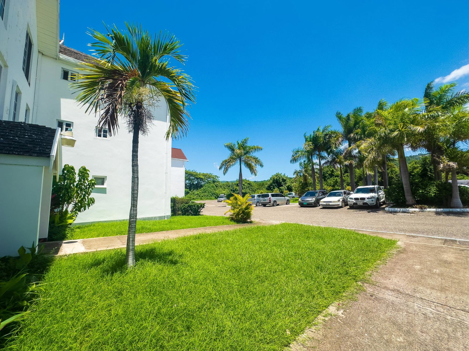 Furnished-1-Bedroom-Apartment-for-Rent-in-Montego-Bay-Jamaica Fourth image of F16-seacastle Rose Hall in Montego Bay, St. James, Jamaica - property is For Rent