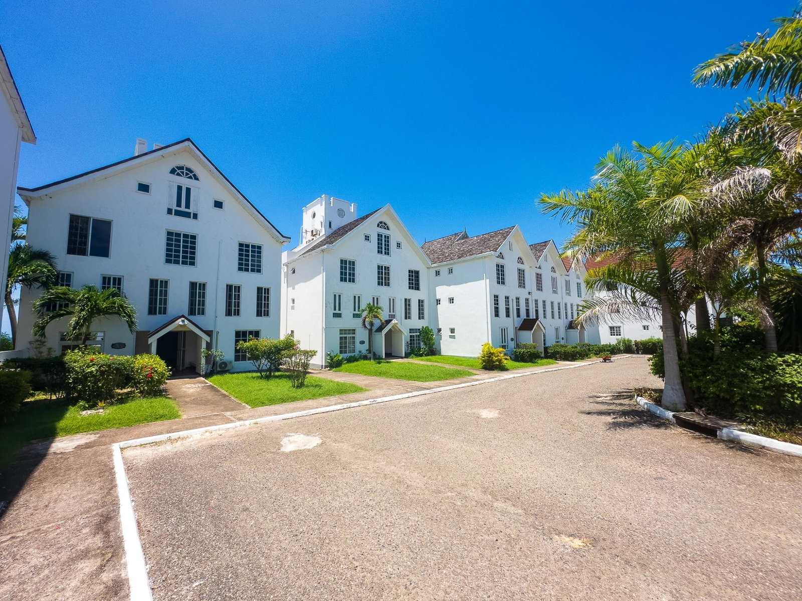 Furnished-1-Bedroom-Apartment-for-Rent-in-Montego-Bay-Jamaica Fifth image of F16-seacastle Rose Hall in Montego Bay, St. James, Jamaica - property is For Rent