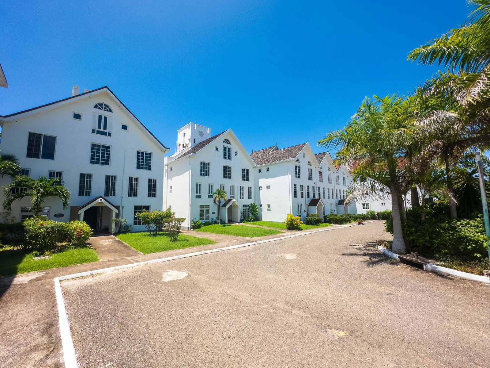 Furnished-1-Bedroom-Apartment-for-Rent-in-Montego-Bay-Jamaica Sixth image of F16-seacastle Rose Hall in Montego Bay, St. James, Jamaica - property is For Rent