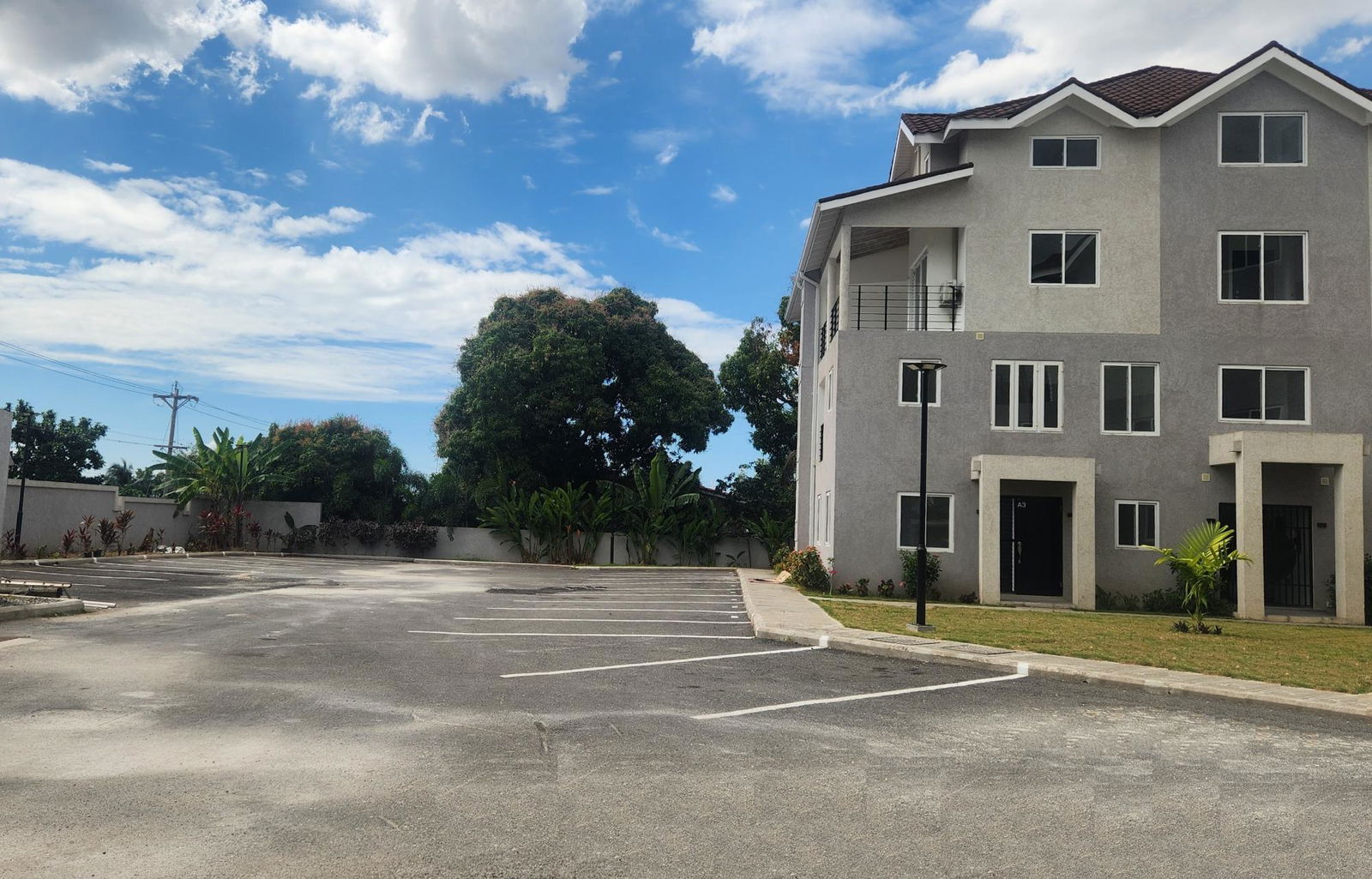 Ground-Floor-Apartment-for-Sale-in-Abia-Kingston-Modern-Amenities Thirteenth image of 32-67 Shortwood Road, Kingston in Kingston 8, St. Andrew, Jamaica - property is For Sale