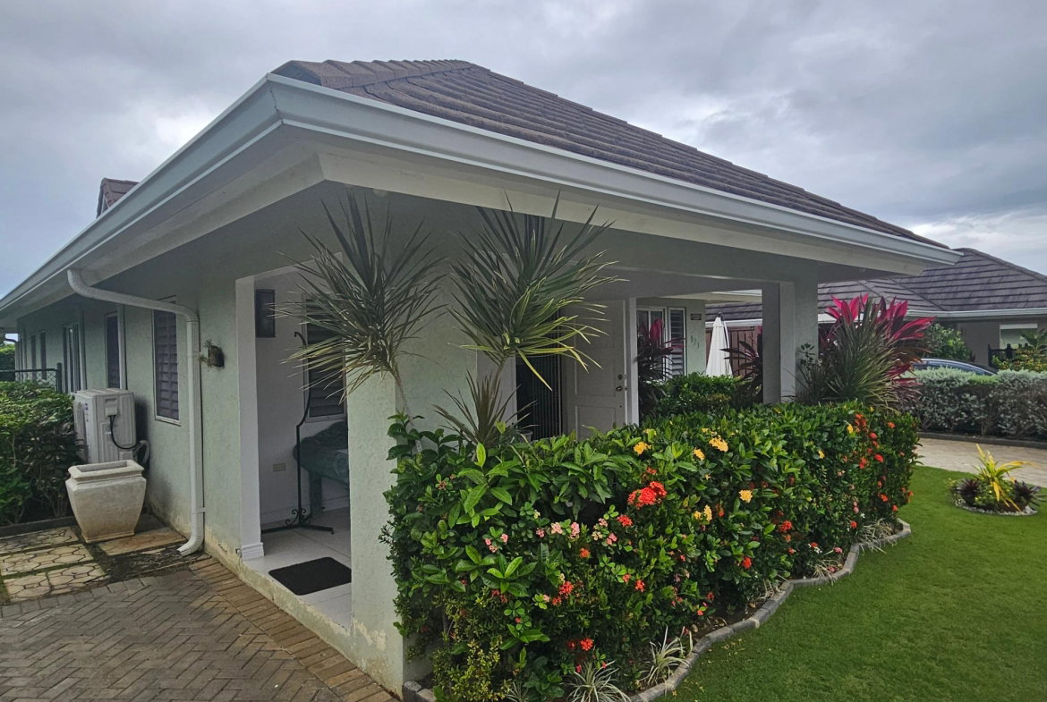 Fourth image of 925 Bougainvillea Avenue in Richmond, St. Ann, Jamaica - property is For Rent