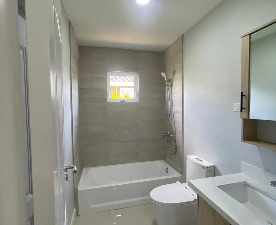 Eighth image of 493-oak Estate 2 Bernard Lodge Road St. in Portmore Mall, St. Catherine, Jamaica - property is For Rent