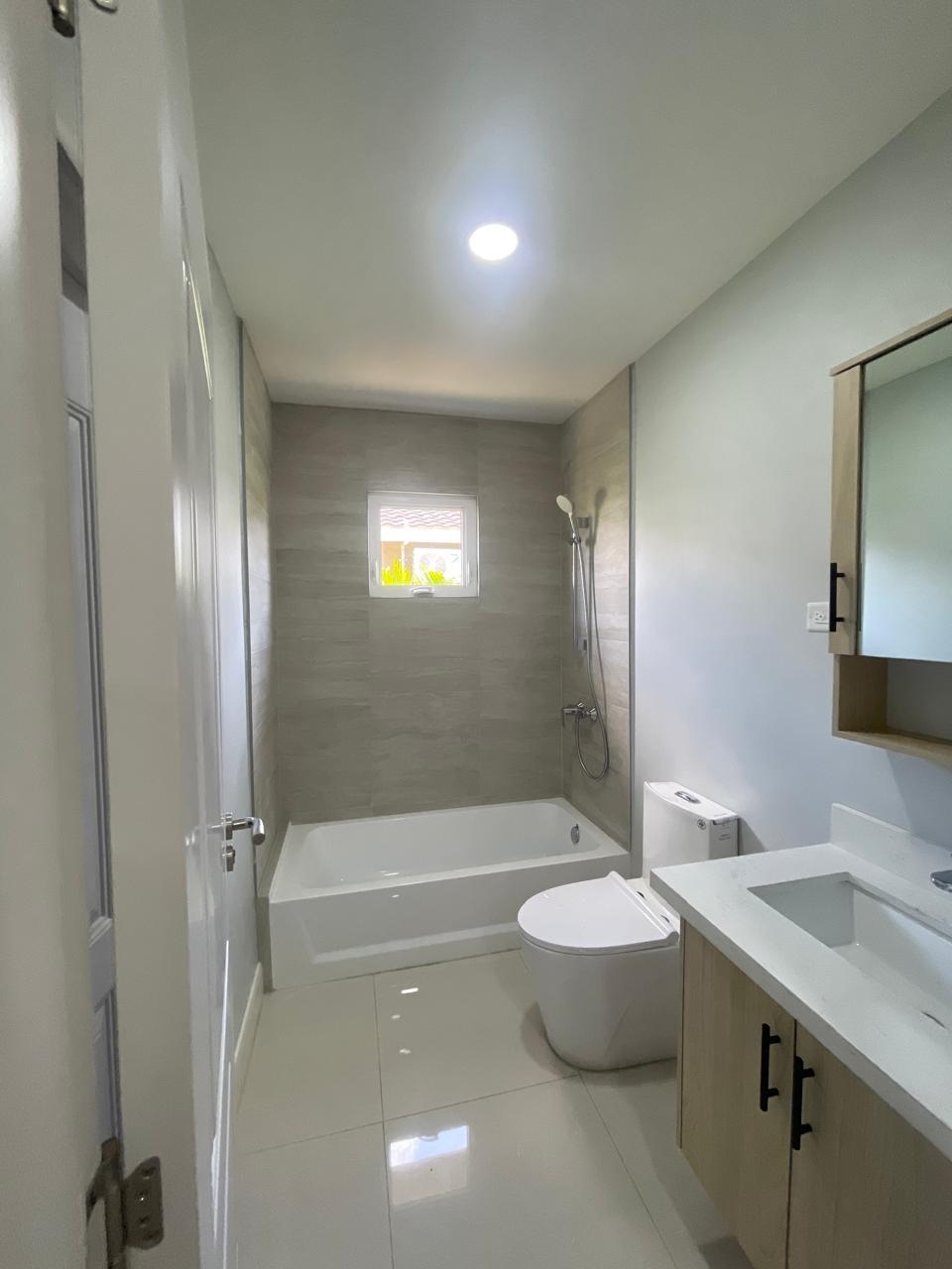 Eighth image of 493-oak Estate 2 Bernard Lodge Road St. in Portmore Mall, St. Catherine, Jamaica - property is For Rent