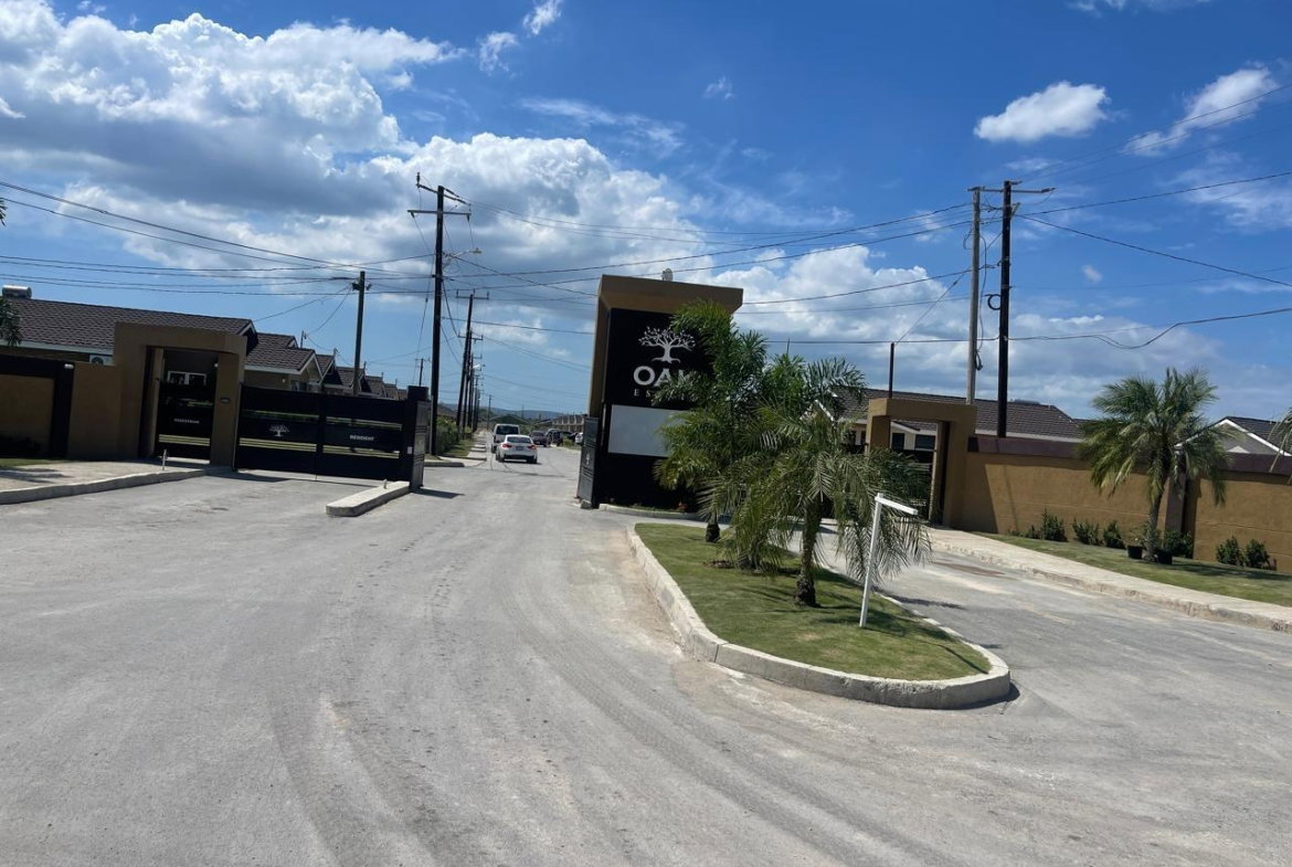 Ninth image of 493-oak Estate 2 Bernard Lodge Road St. in Portmore Mall, St. Catherine, Jamaica - property is For Rent