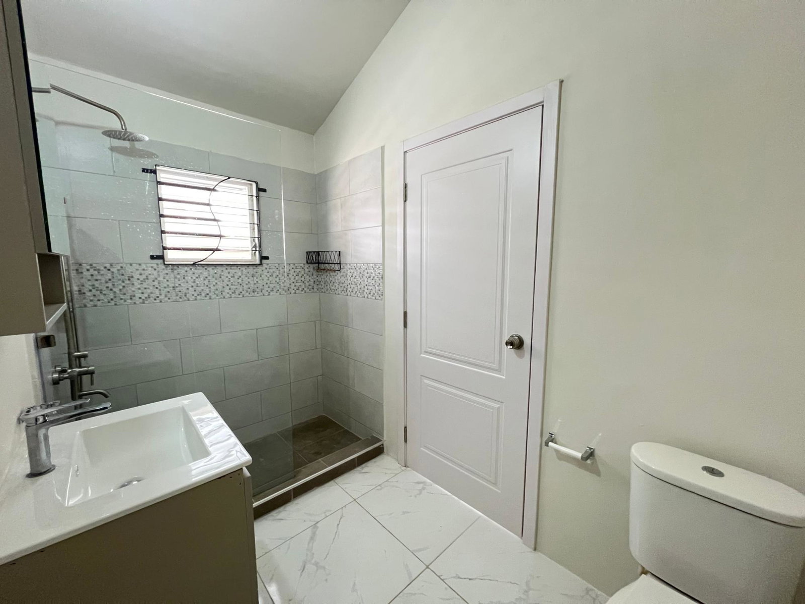 Second image of 725- Phoenix Park Village 2 in Phoenix Park, St. Catherine, Jamaica - property is For Rent