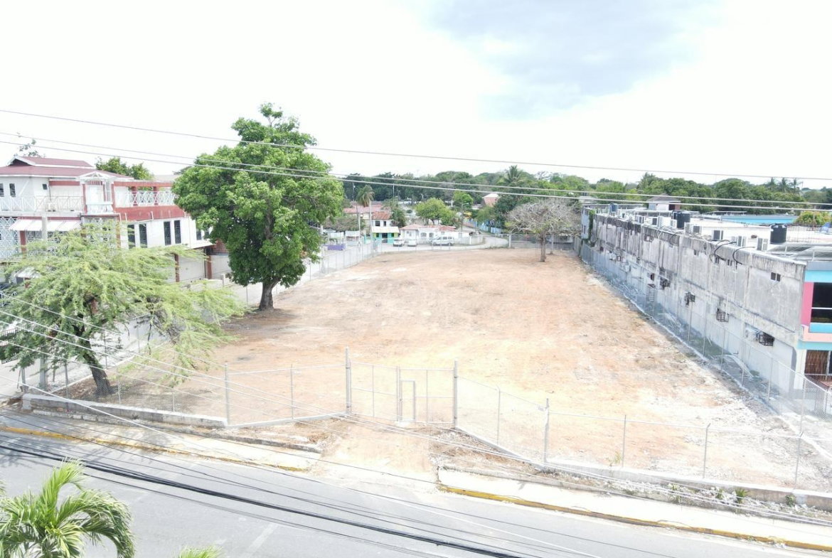 Fifth image of 39 Manchester Avenue in May Pen, Clarendon, Jamaica - property is For Sale