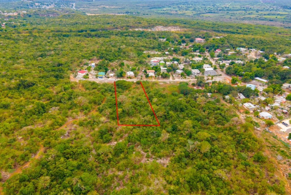 Second image of 7 Coates Pen in May Pen, Clarendon, Jamaica - property is For Sale