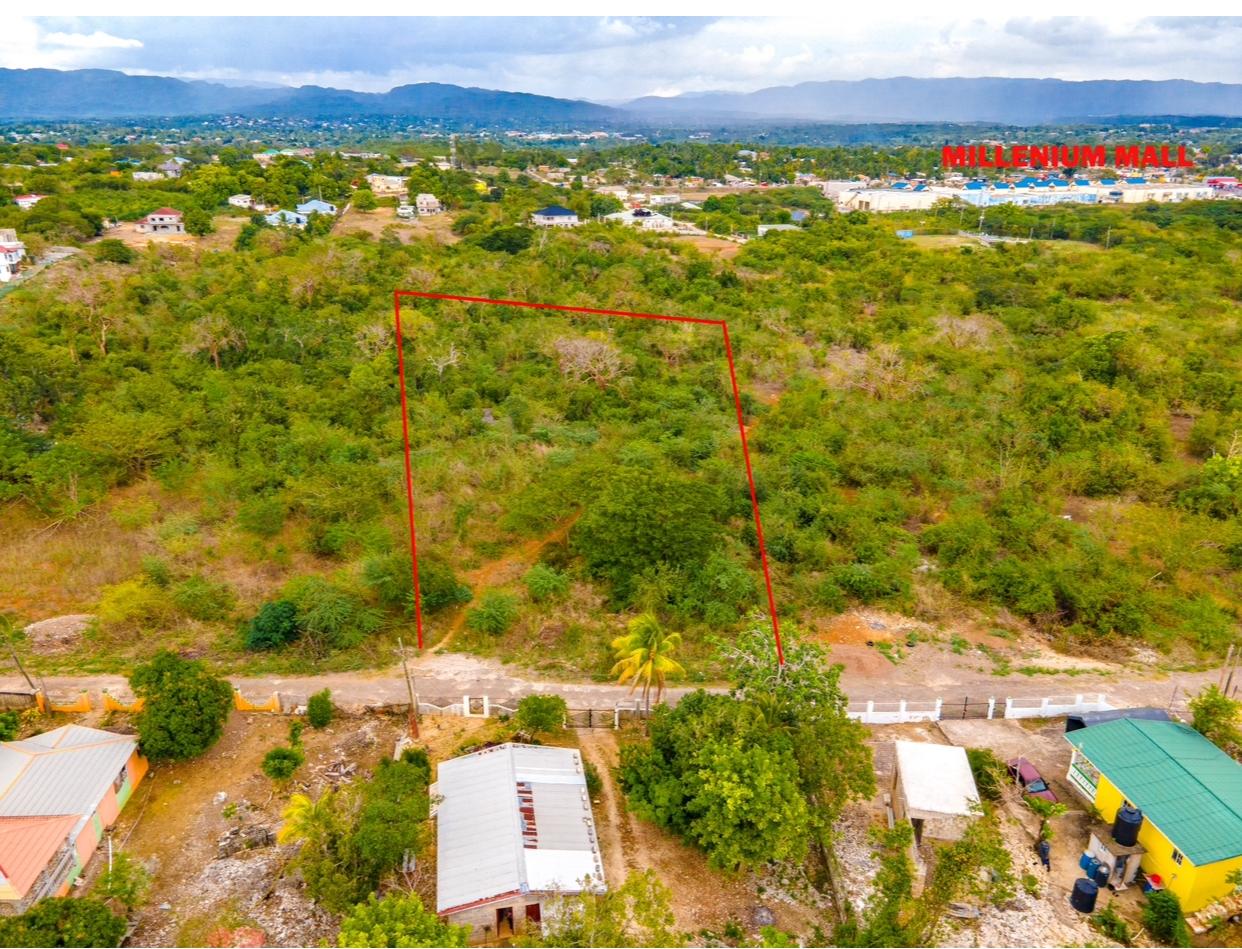 Fifth image of 7 Coates Pen in May Pen, Clarendon, Jamaica - property is For Sale