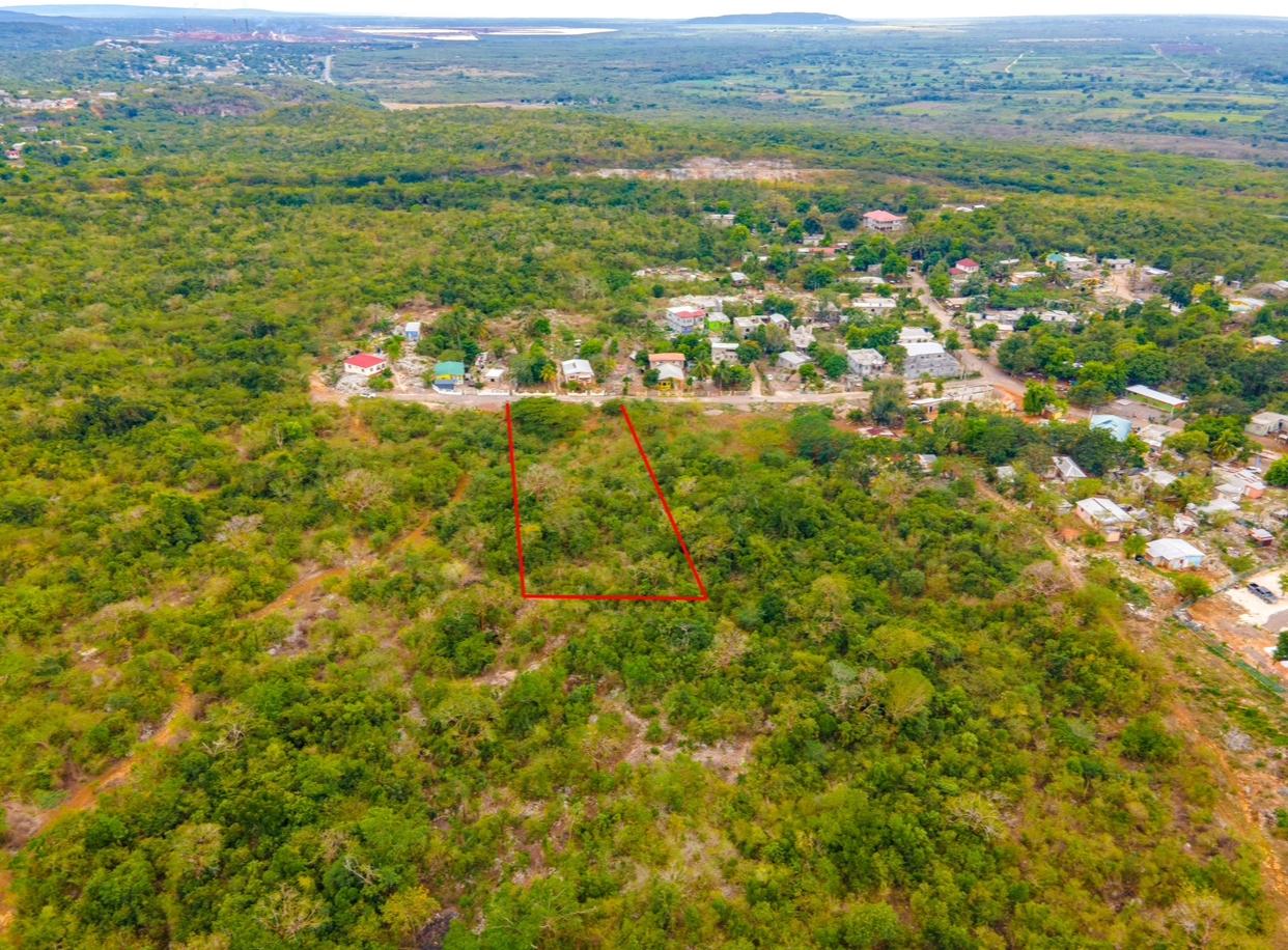 Third image of 8 Coates Pen in May Pen, Clarendon, Jamaica - property is For Sale