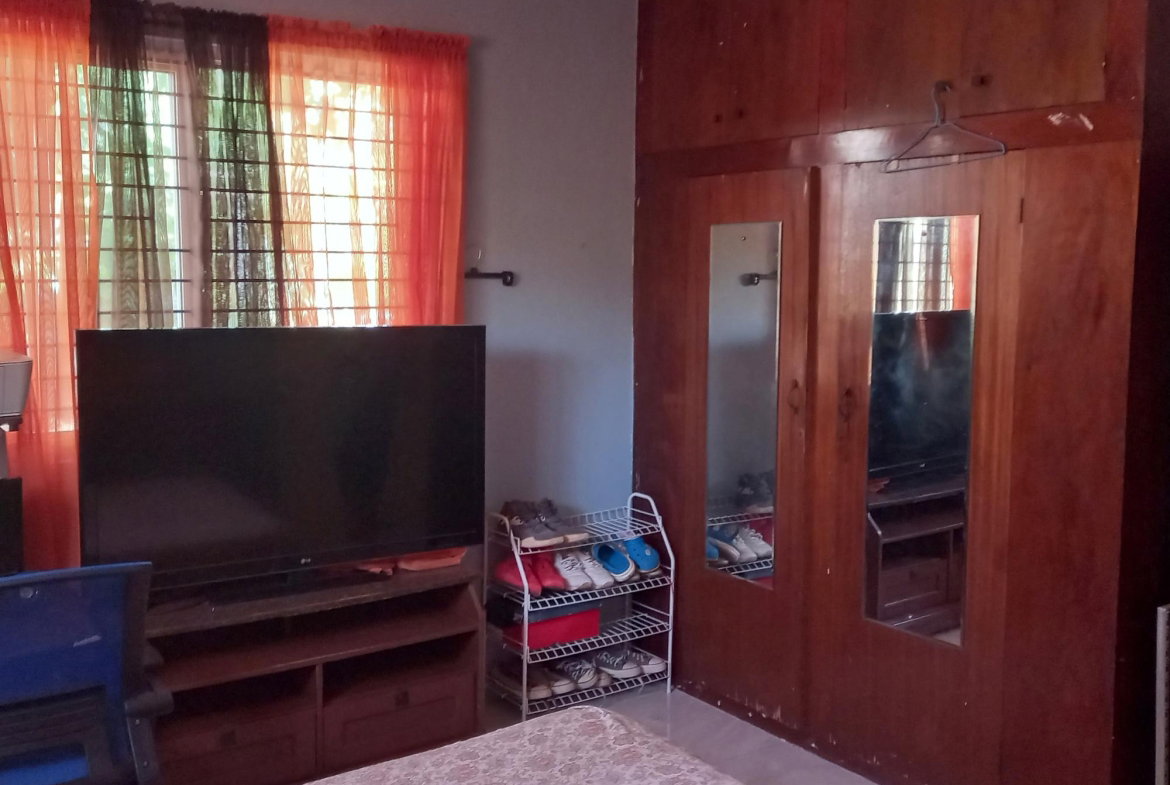 Sixteenth image of 20 Brentwood Terrace, w Kirk in Kingston 19, St. Andrew, Jamaica - property is For Rent