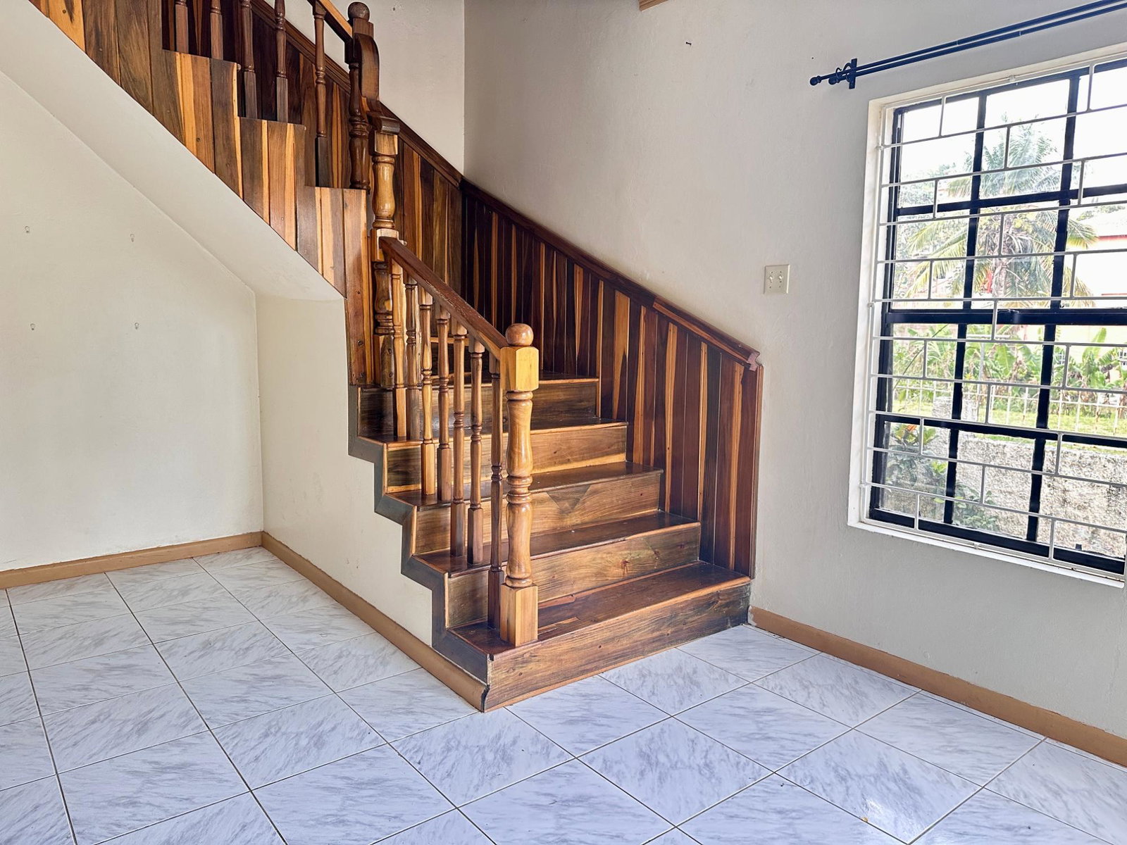 Spacious-5-Bedroom-Home-for-Sale-in-Avondale-Heights-Jamaica Twenty-Second image of 7 Avondale Heights in Mandeville, Manchester, Jamaica - property is For Sale