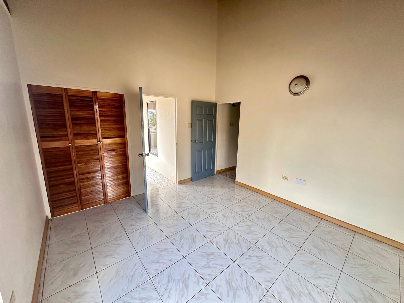 Spacious-5-Bedroom-Home-for-Sale-in-Avondale-Heights-Jamaica Twenty-Fifth image of 7 Avondale Heights in Mandeville, Manchester, Jamaica - property is For Sale