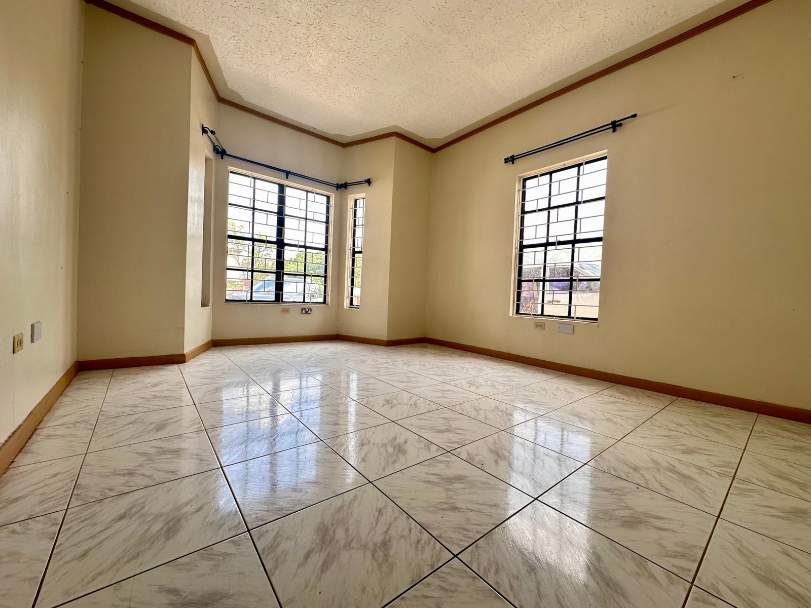 Spacious-5-Bedroom-Home-for-Sale-in-Avondale-Heights-Jamaica Fourth image of 7 Avondale Heights in Mandeville, Manchester, Jamaica - property is For Sale