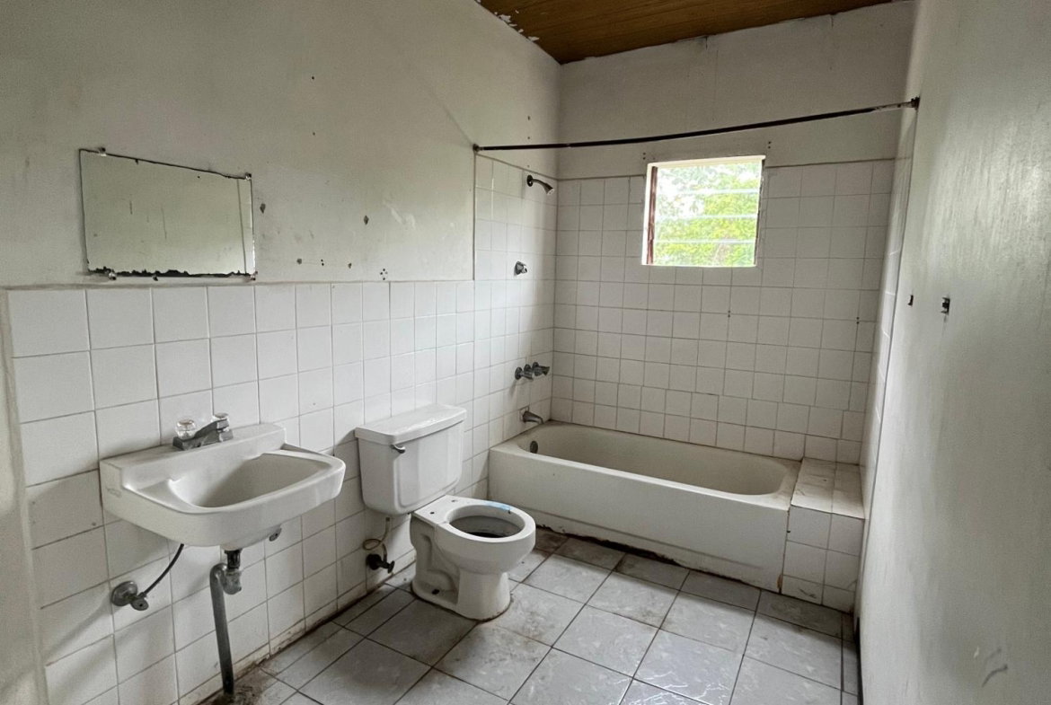 Fifth image of 4 4 Woodleigh Decarteret ro in Mandeville, Manchester, Jamaica - property is For Sale