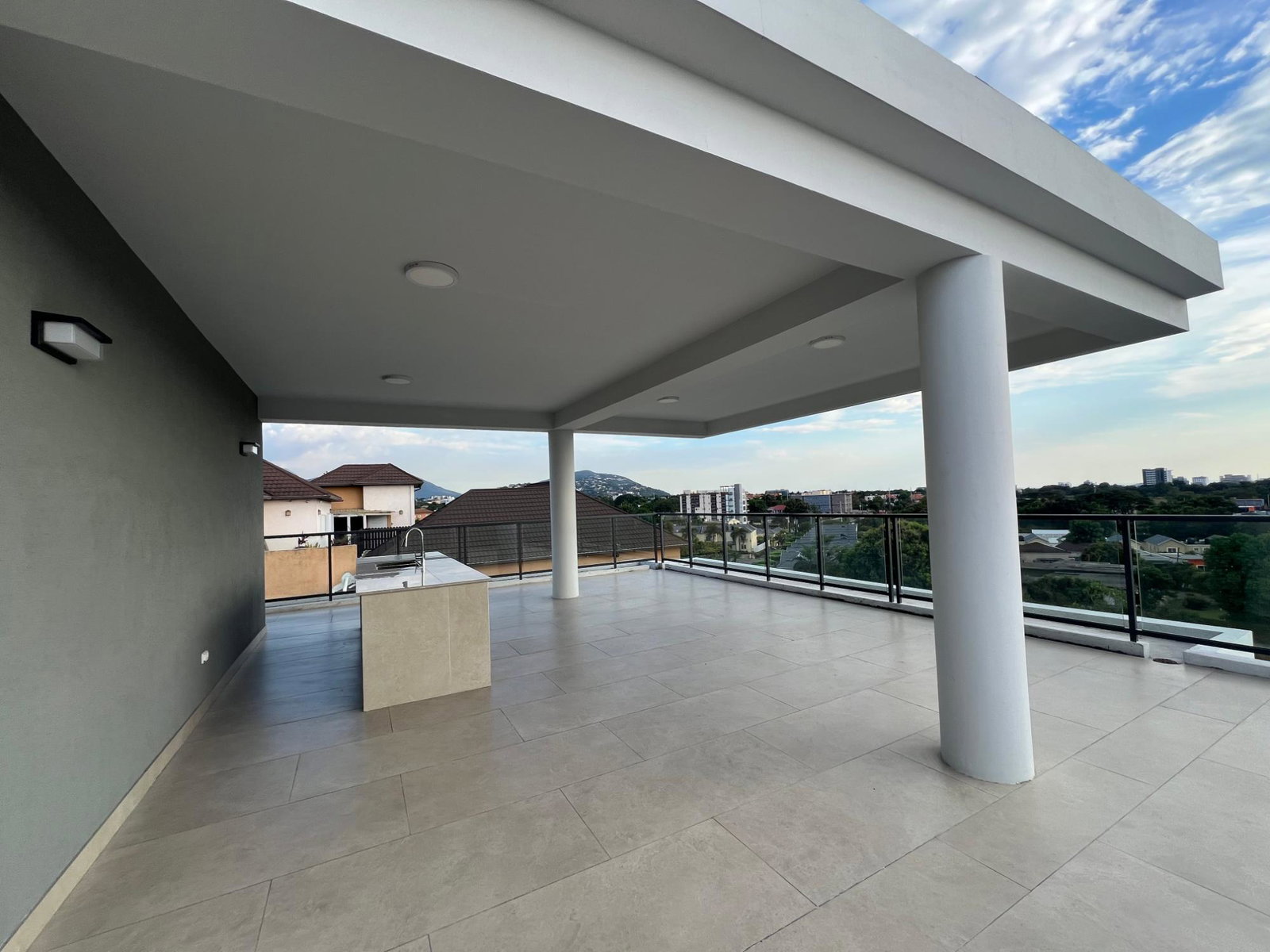 Eleventh image of 307-3 Kings Drive in Kingston 6, St. Andrew, Jamaica - property is For Rent