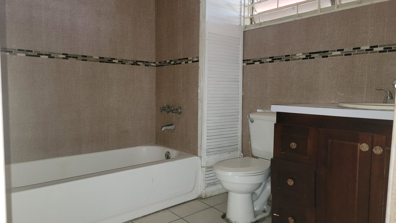 Stunning-2-Bedroom-Apartment-for-Sale-in-Kingston-Jamaica Tenth image of 202-1 Central Avenue in Constant Spring P.O., St. Andrew, Jamaica - property is For Sale