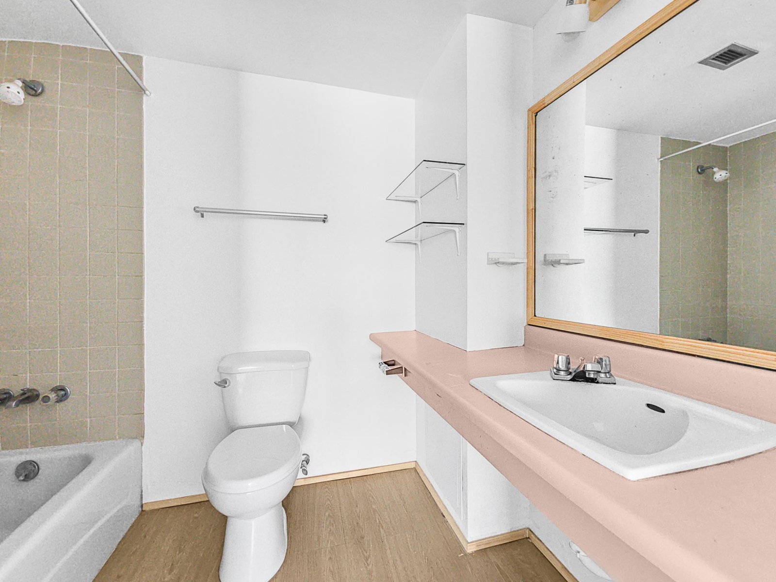Seventh image of 8h- Ocean Towers in KINGSTON, Kingston, Jamaica - property is For Rent
